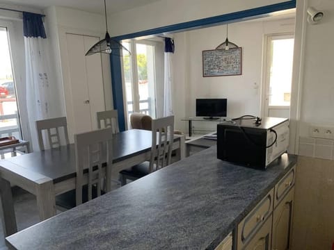 Le Croisic: 2 Pièces RDC Face Port, Centre-Ville, Animaux Ok - FR-1-843-5 Apartment in Le Croisic