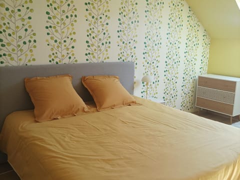 Charmant duplex proche centre avec garage et 2 chambres king size - FR-1-843-43 Apartment in Le Croisic