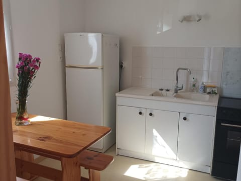 Charmant duplex proche centre avec garage et 2 chambres king size - FR-1-843-43 Apartment in Le Croisic