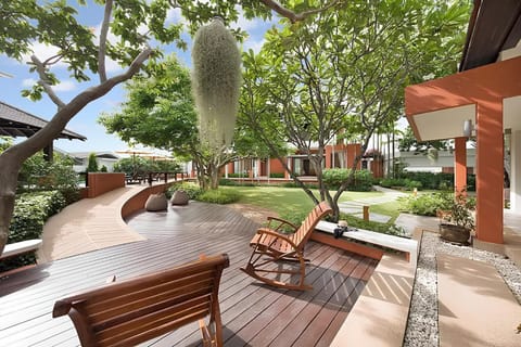 Property building, Patio, Day, Garden, Living room, Seating area, Garden view