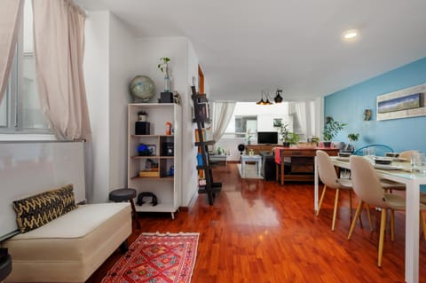 TV and multimedia, Living room, Seating area, Dining area