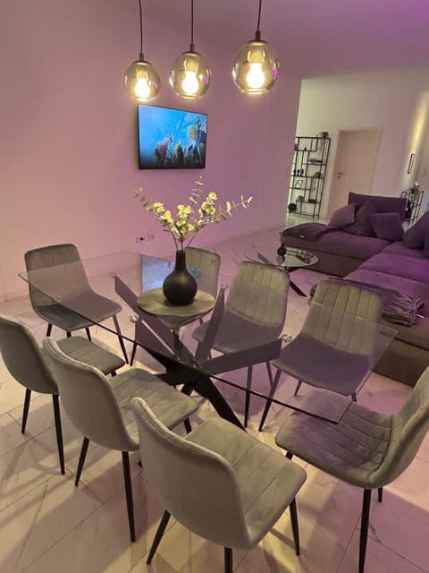 Communal lounge/ TV room, Living room, Dining area