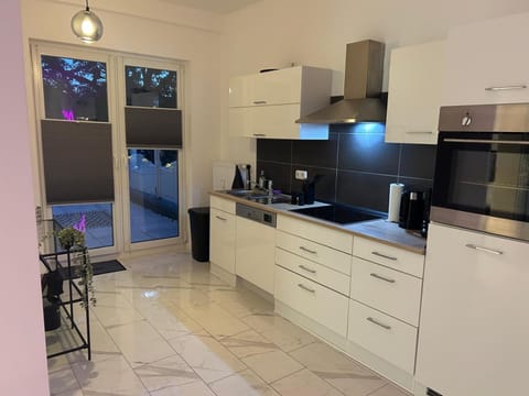 Coffee/tea facilities, Kitchen or kitchenette, dishwasher, oven, pet friendly, stove