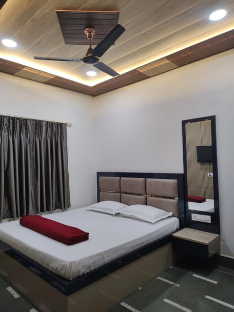 Bed, Photo of the whole room, Bedroom, air conditioner