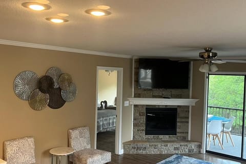 Lake Ozark at Regalia Resort Spacious 3 Bedroom Condo Apartment in Village Four Seasons