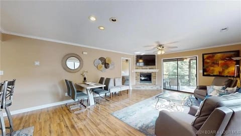 Lake Ozark at Regalia Resort Spacious 3 Bedroom Condo Apartment in Village Four Seasons