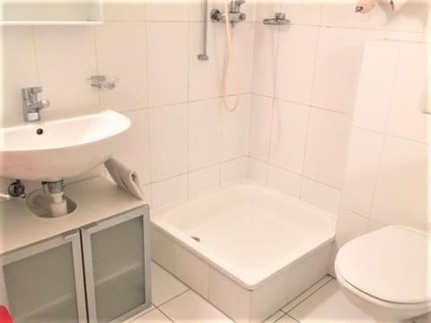 CHARMING STUDIO Metro Stop Delice Apartment in Lausanne