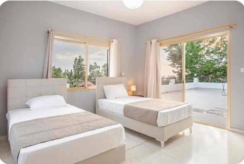 Sun Wave Villa Sea View Retreat Villa in Peyia