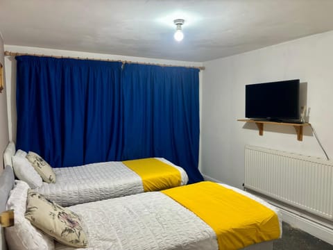 Twin room at Sandon road Apartment in Birmingham