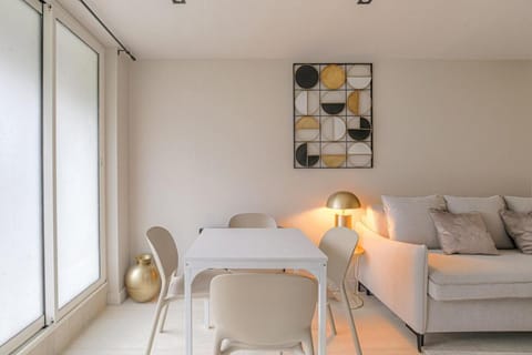 Charmant studio avec terrasse, Saint-Didier Apartment in Lyon