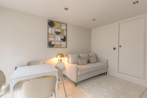 Charmant studio avec terrasse, Saint-Didier Apartment in Lyon