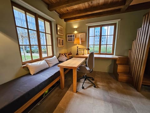 Seating area, Dining area