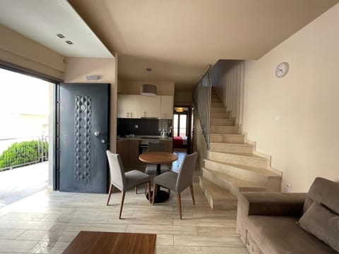 TV and multimedia, Kitchen or kitchenette, Living room, Seating area, Dining area