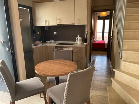 Kitchen or kitchenette, Living room, Dining area, oven, stove