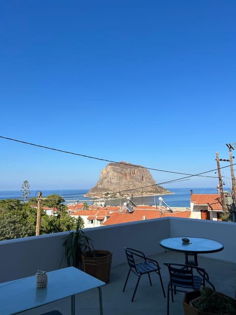 Golden Hour Apartment in Islands