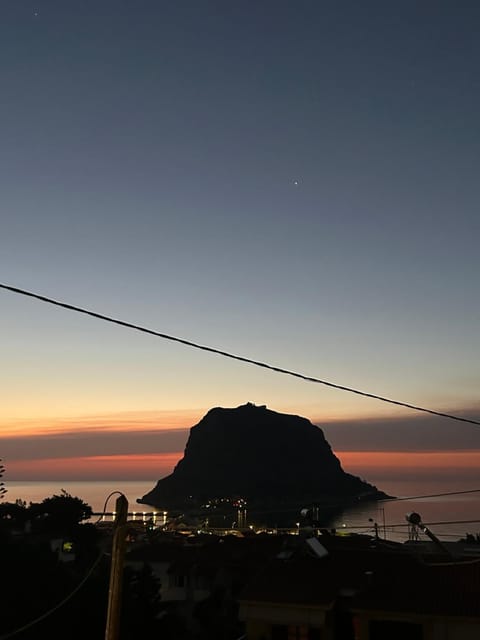 Golden Hour Apartment in Islands