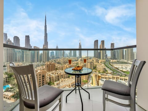 View (from property/room), Balcony/Terrace, City view