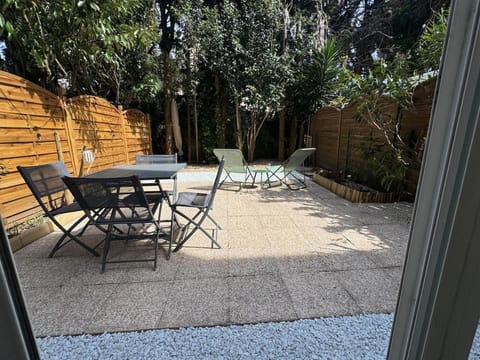 Apt 4 people pool air conditioning garden Apartment in Mandelieu-La Napoule