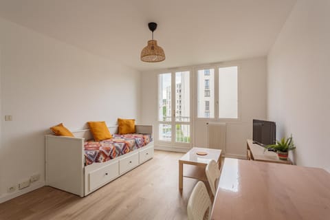 Bed, TV and multimedia