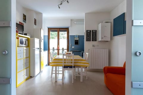 Kitchen or kitchenette, Living room, Dining area, oven