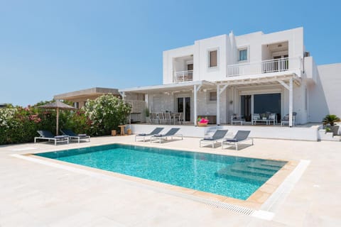 Property building, Day, Swimming pool