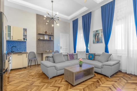 Kitchen or kitchenette, Living room, Seating area