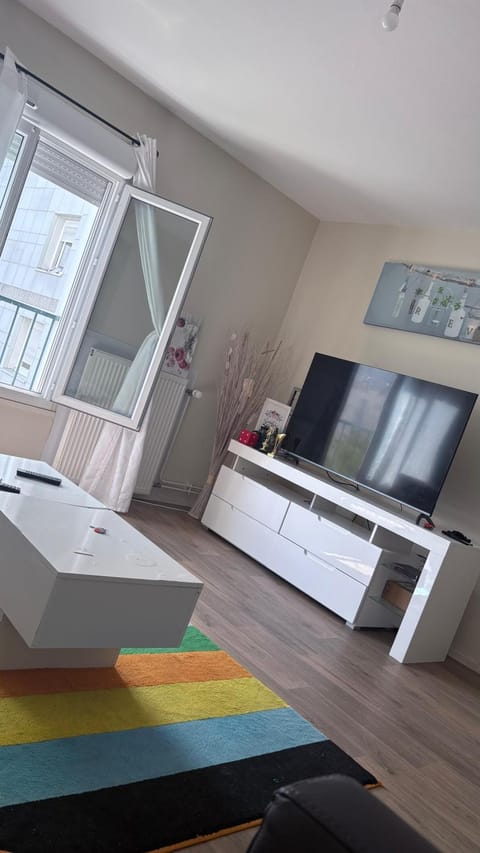 Communal lounge/ TV room, TV and multimedia