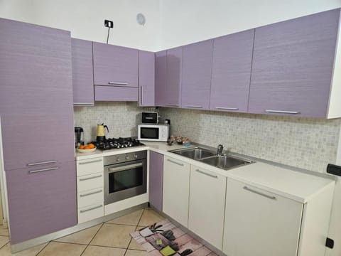 Kitchen or kitchenette, dishwasher, minibar, oven, pet friendly, stove, toaster