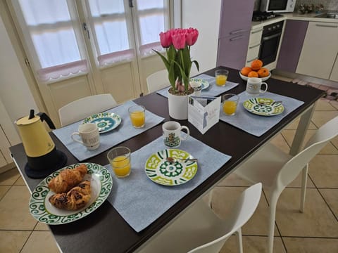 Food and drinks, Dining area