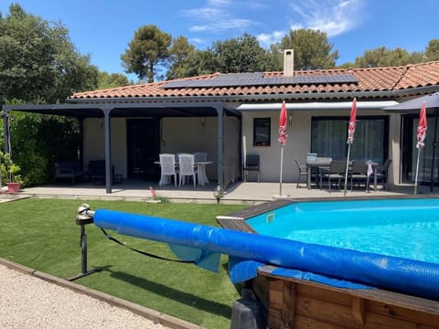 Chambre d'hôte, SdB & accès privé, piscine, jardin Vacation rental in Gémenos