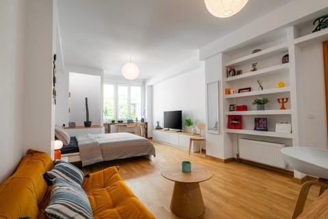 Bed, TV and multimedia, Living room, Decorative detail, Bedroom