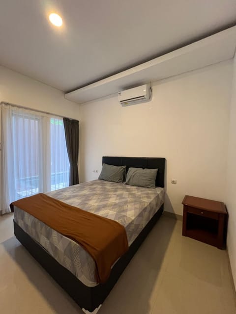 Bed, Photo of the whole room, Bedroom, air conditioner