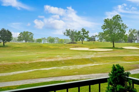 Home on the Golf Range - Holiday Hills Branson Golf Resort Outdoor Pools House in Hollister