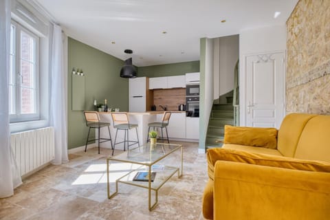 Toilet, Kitchen or kitchenette, Living room
