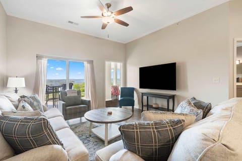 It's a Good Life - Stunning Lake Views House in Branson