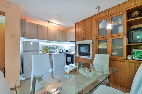 TV and multimedia, Coffee/tea facilities, Kitchen or kitchenette, Dining area, oven