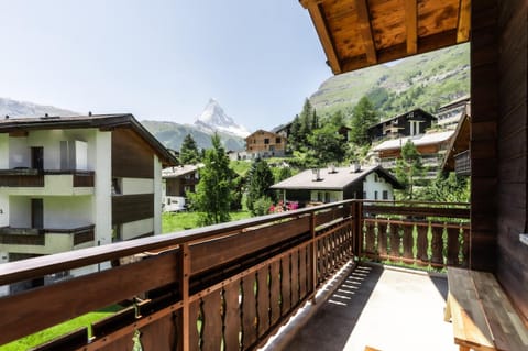 Nearby landmark, Day, Natural landscape, View (from property/room), Balcony/Terrace, Mountain view