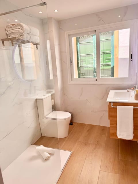 Shower, Bathroom, towels