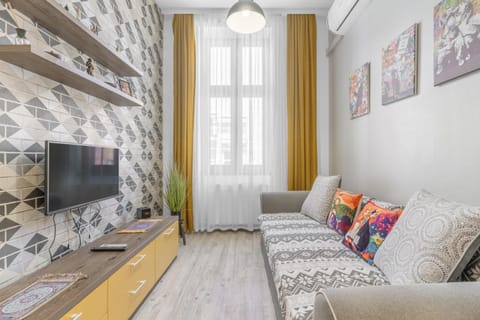 Communal lounge/ TV room, TV and multimedia, Living room, Seating area, Evening entertainment