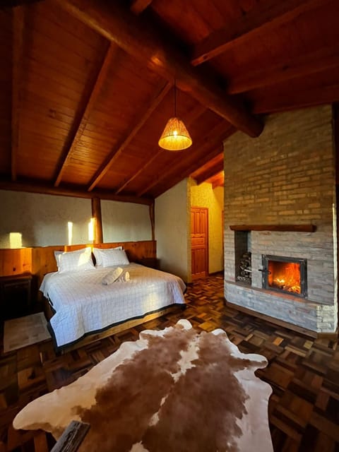 Bed, Bedroom, fireplace