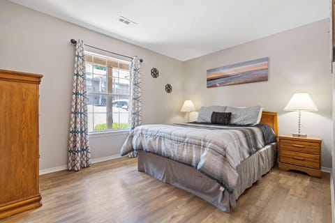 Branson Fall Creek Retreat with Deck Views House in Branson