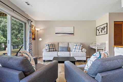 Branson Fall Creek Retreat with Deck Views House in Branson