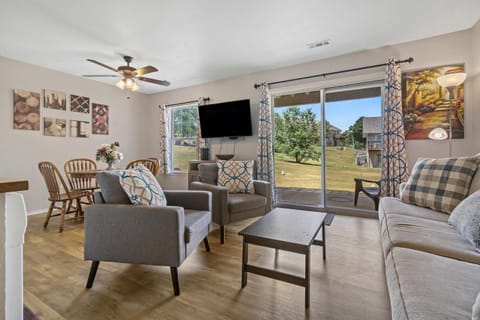 Branson Fall Creek Retreat with Deck Views House in Branson