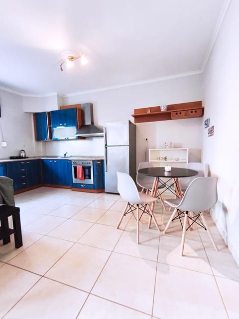 Kitchen or kitchenette, Living room, Seating area, Dining area, oven, stove, kitchen