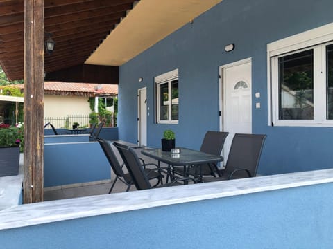 Day, View (from property/room), Balcony/Terrace, Seating area, Dining area