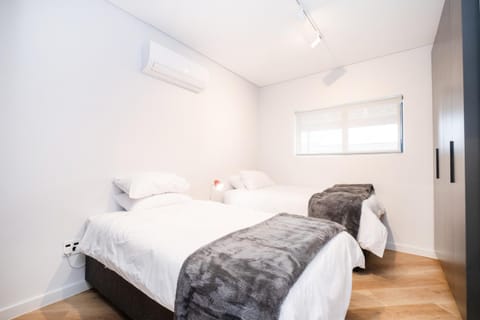 Bedroom, wardrobe, air conditioner