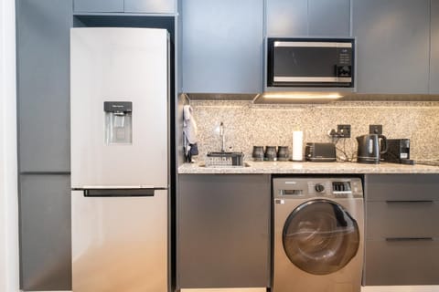 Coffee/tea facilities, microwave, oven, stove, toaster, washing machine