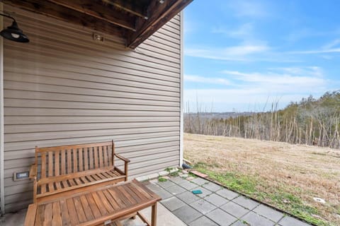 Woodlands Getaway - The Very Best of Branson! Downstairs unit - 17 stairs House in Branson