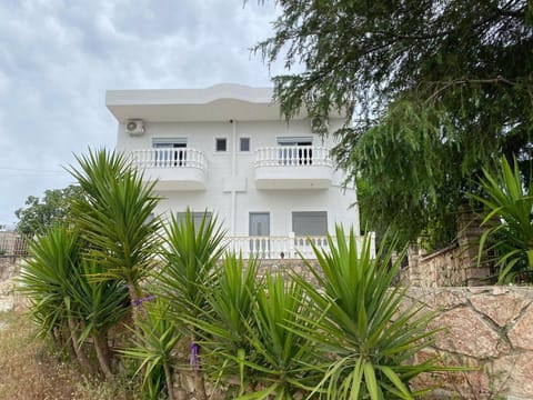 Property building, Garden, Balcony/Terrace, Garden view