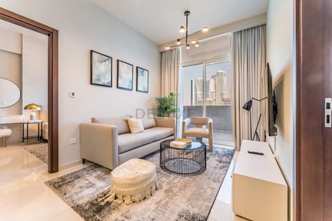 Bed, TV and multimedia, Living room, Seating area, Bedroom